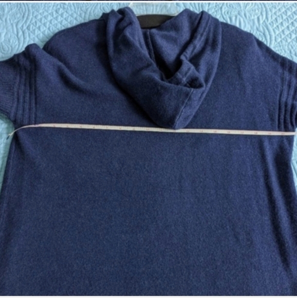 Navy blue long sleeve sweater hoodie pullover, medium, 2 front pockets, by Cyrus - Picture 6 of 11